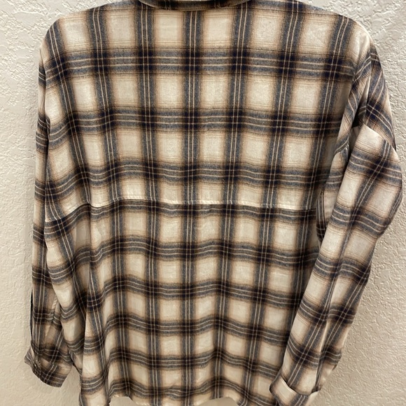 Women's Flannel Shirt, Size Small - Picture 5 of 10